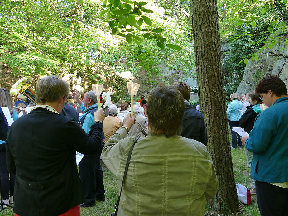 Maiandacht mit Krönung der Fatima-Madonna (Foto: Karl-Franz Thiede)